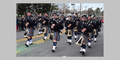 Vívelo LI : Desfile de St. Patrick’s Day en Brentwood