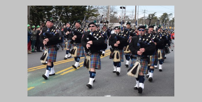 Vívelo LI : Desfile de St. Patrick’s Day en Brentwood