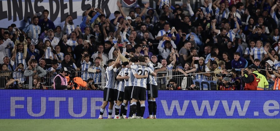 Argentina golea a Brasil y goza su clasificación al Mundial 2026