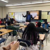 Estudiantes exploran diversas carreras profesionales en la Escuela Intermedia Edmund W. Miles