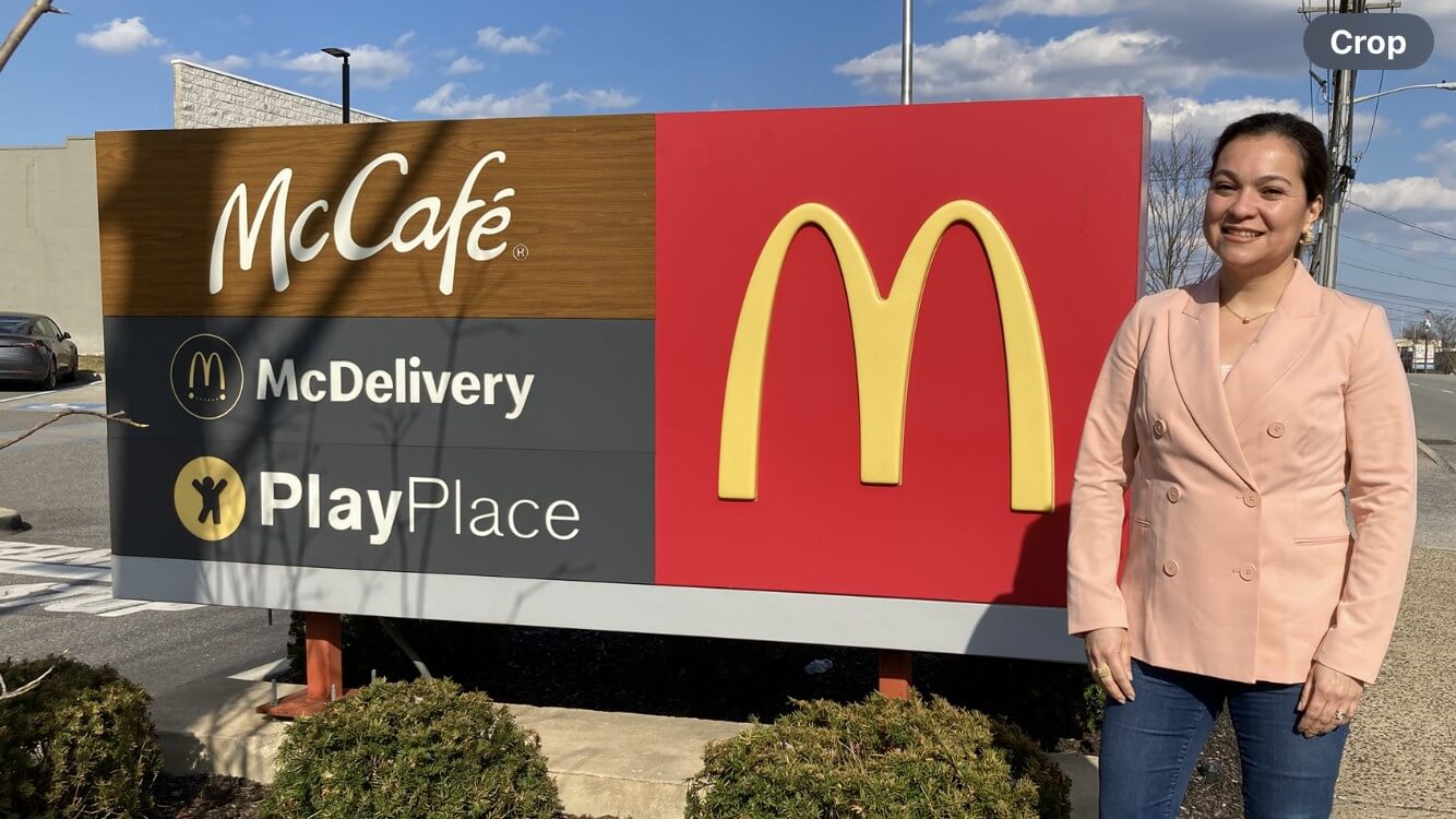 La primera mujer hispana propietaria/operadora de McDonald's en Long Island