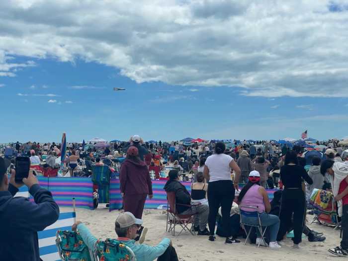 La comunidad de Long Island se reúne en Jones Beach para celebrar Memorial Day