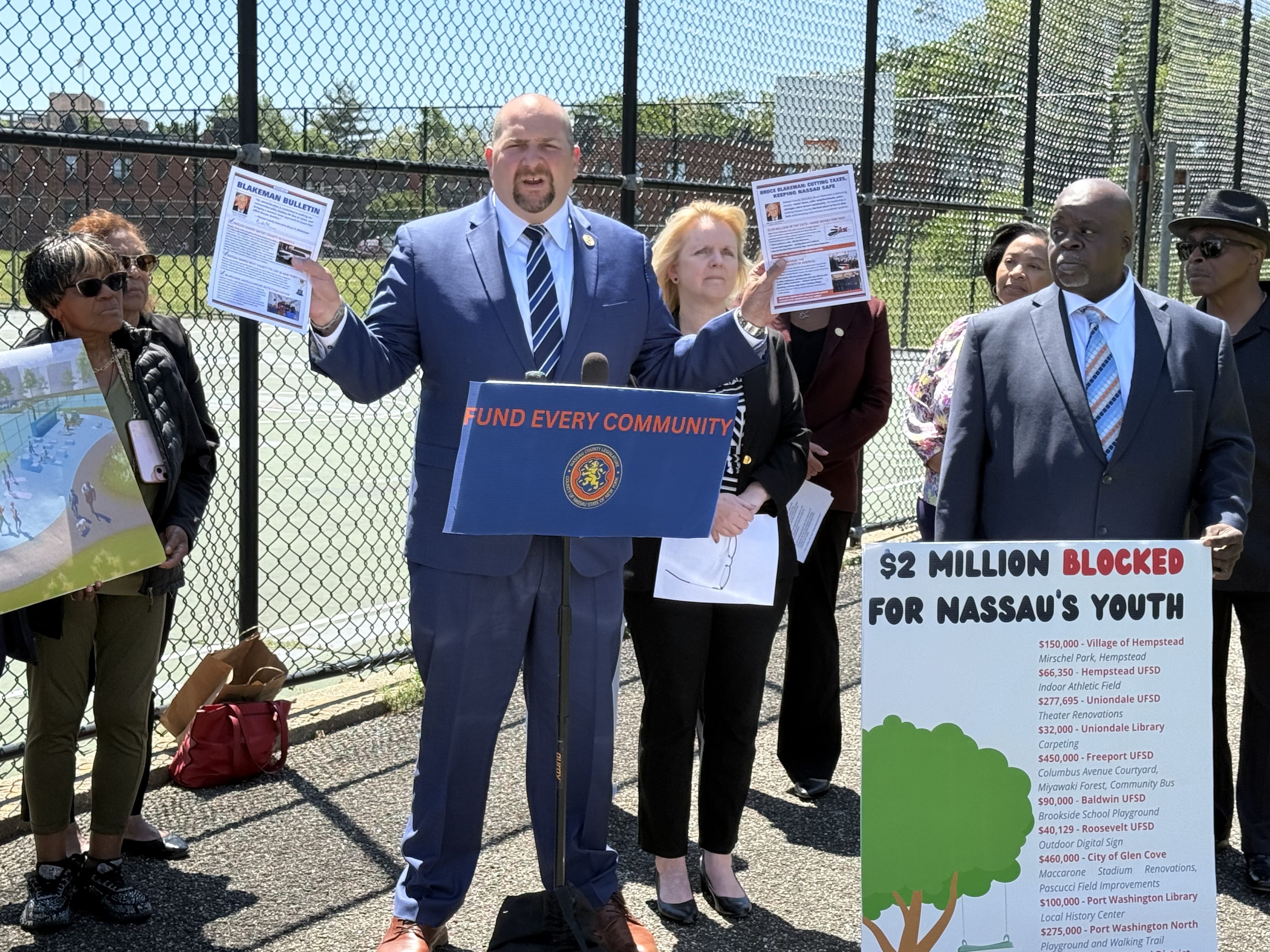 Critican al gobierno de Nassau por negarse a financiar reparaciones en parque de Hempstead y otros proyectos juveniles