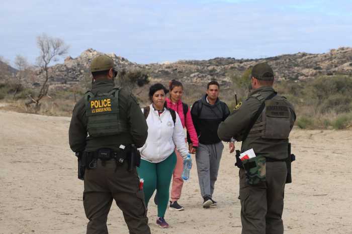 Estados Unidos reporta caída del 93 % de arrestos fronterizos