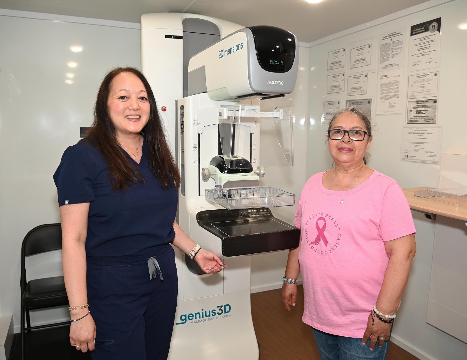 Celebran en Long Island la inauguración de nuevo camión de mamografías gratis con jornada de salud para mujeres latinas