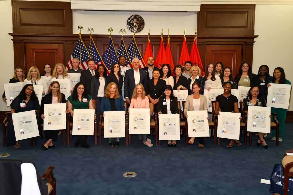 Nassau honra a sus enfermeras en la celebración del 'National Nurses Week'
