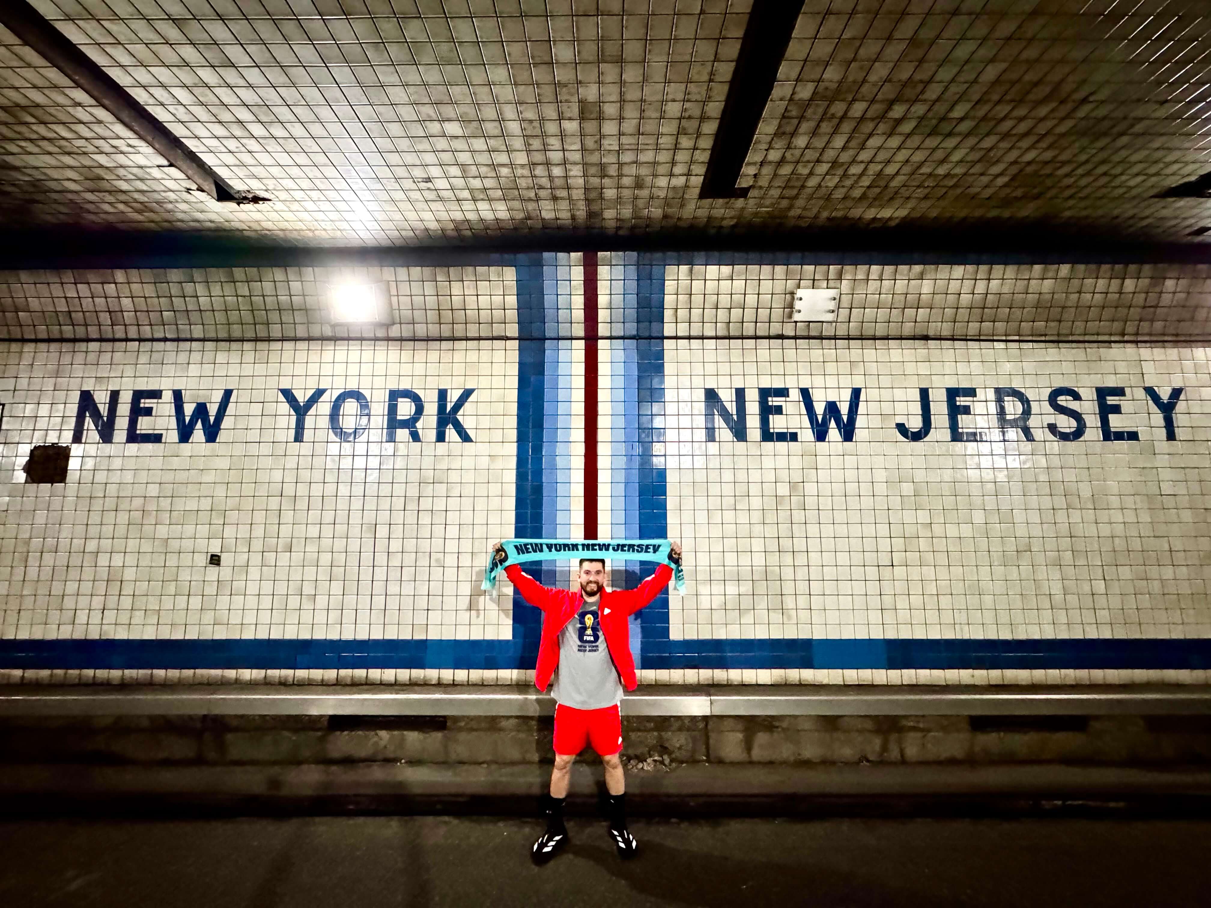 Freestyler de fútbol, Frankie Flo, une a NY y NJ a través del Lincoln Tunnel