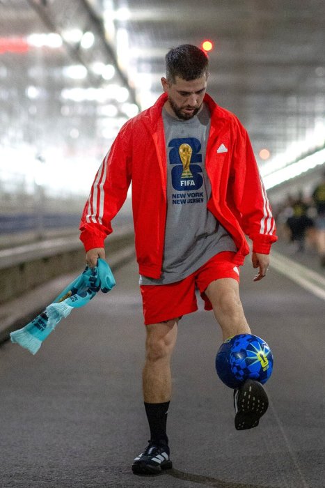 Freestyler de fútbol, Frankie Flo, une a NY y NJ a través del Lincoln Tunnel