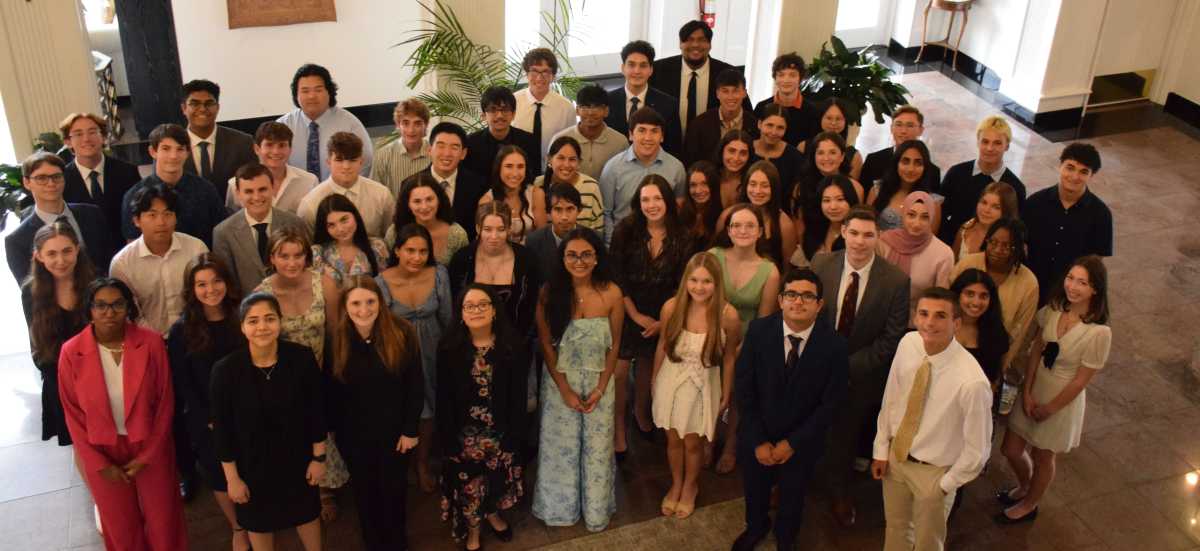 Reconocen a los mejores estudiantes (Valedictorians) de la Generación 2025 del condado de Suffolk