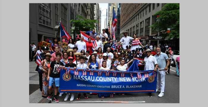 Ejecutivo del condado de Nassau, Bruce Blakeman, celebra el Orgullo Boricua en el Desfile Nacional Puertorriqueño 2025