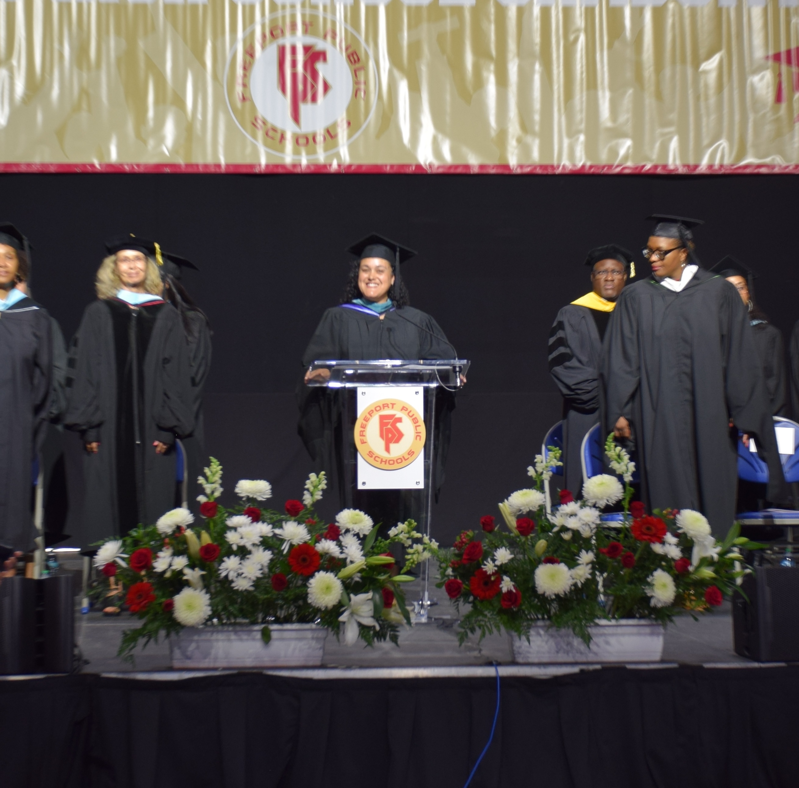 Felicitaciones a los graduados de la Clase 2025 de Freeport High School