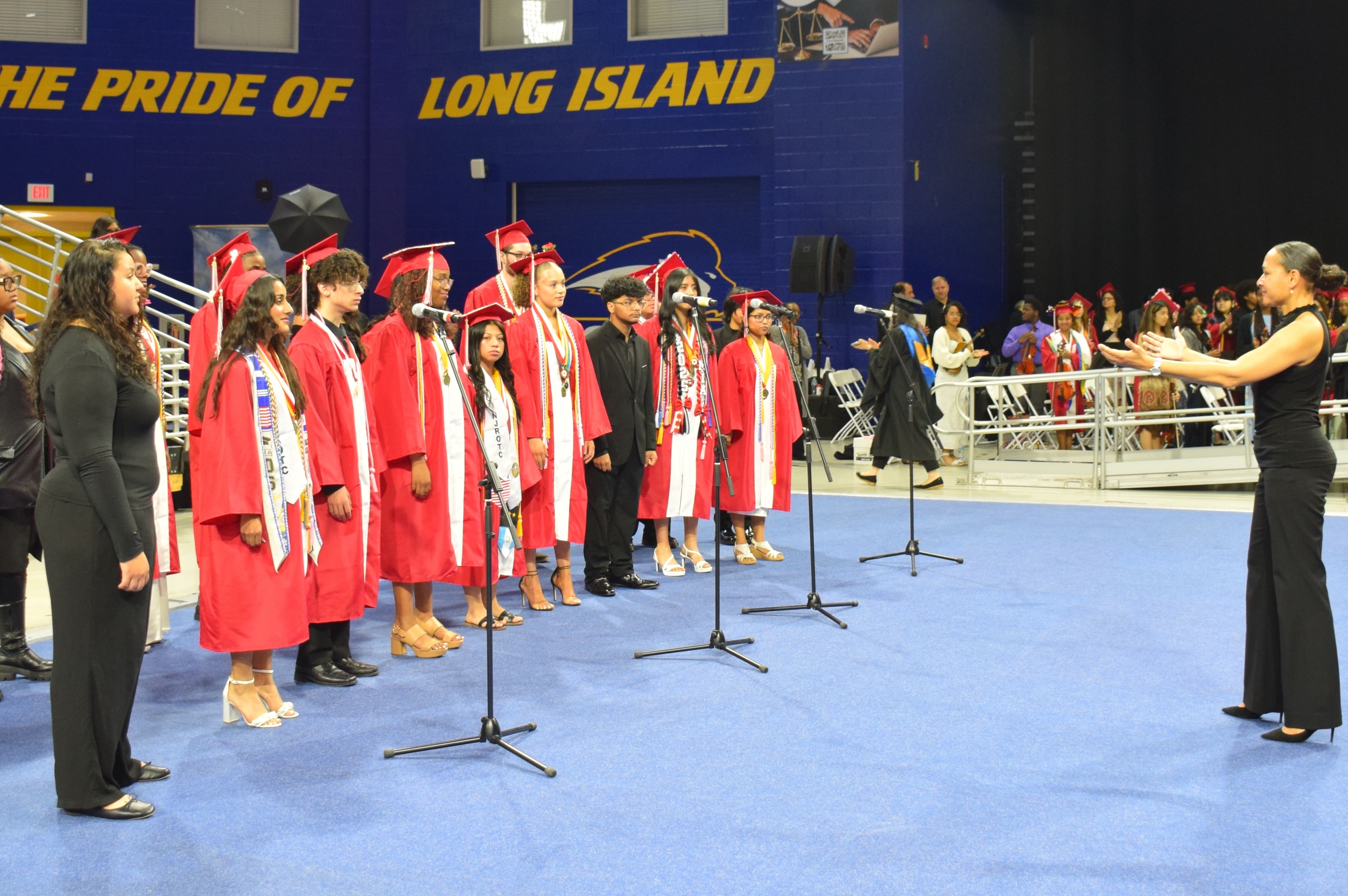 Felicitaciones a los graduados de la Clase 2025 de Freeport High School