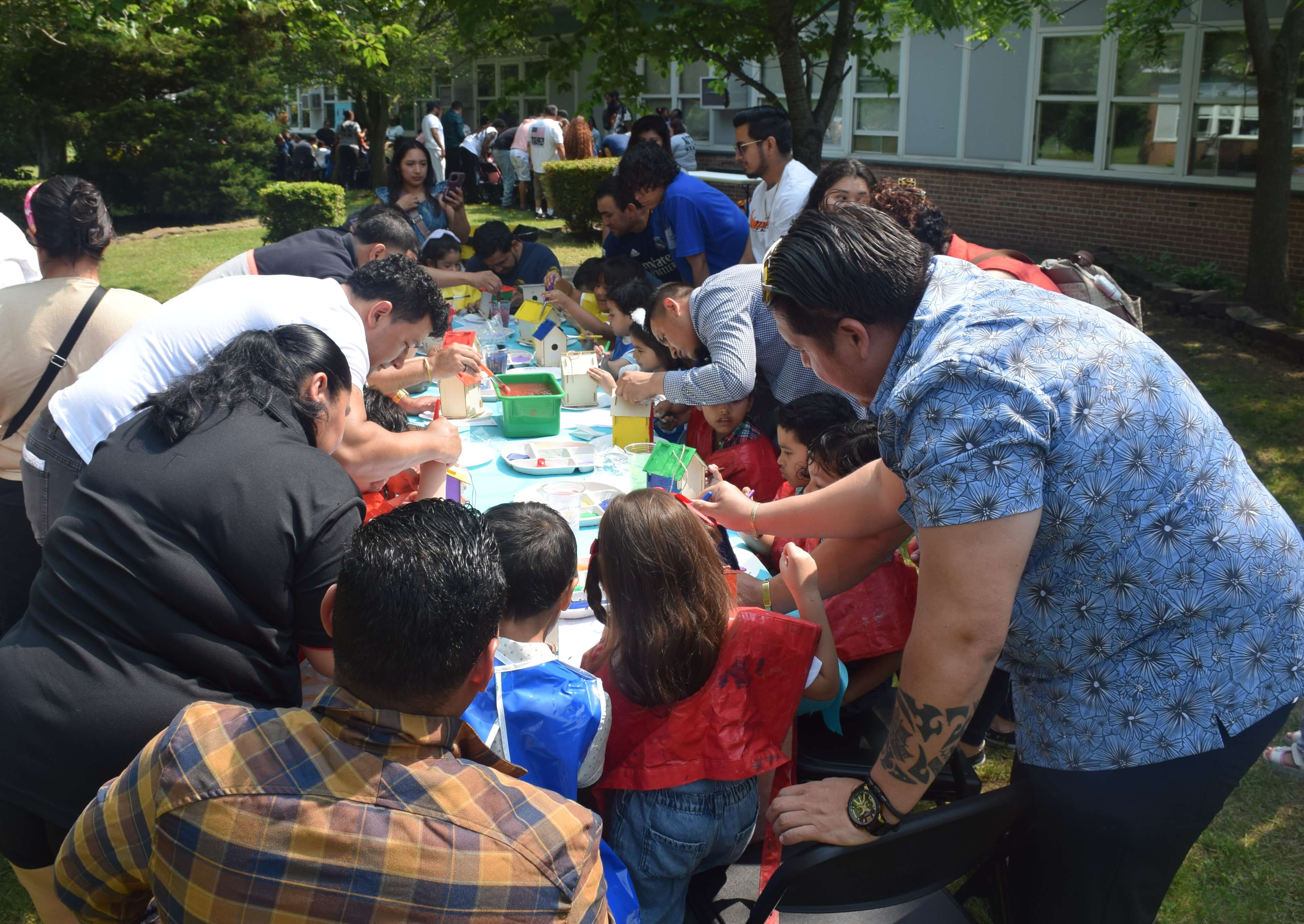 Estudiantes de Pre-K de Amityville celebran el Día del Padre