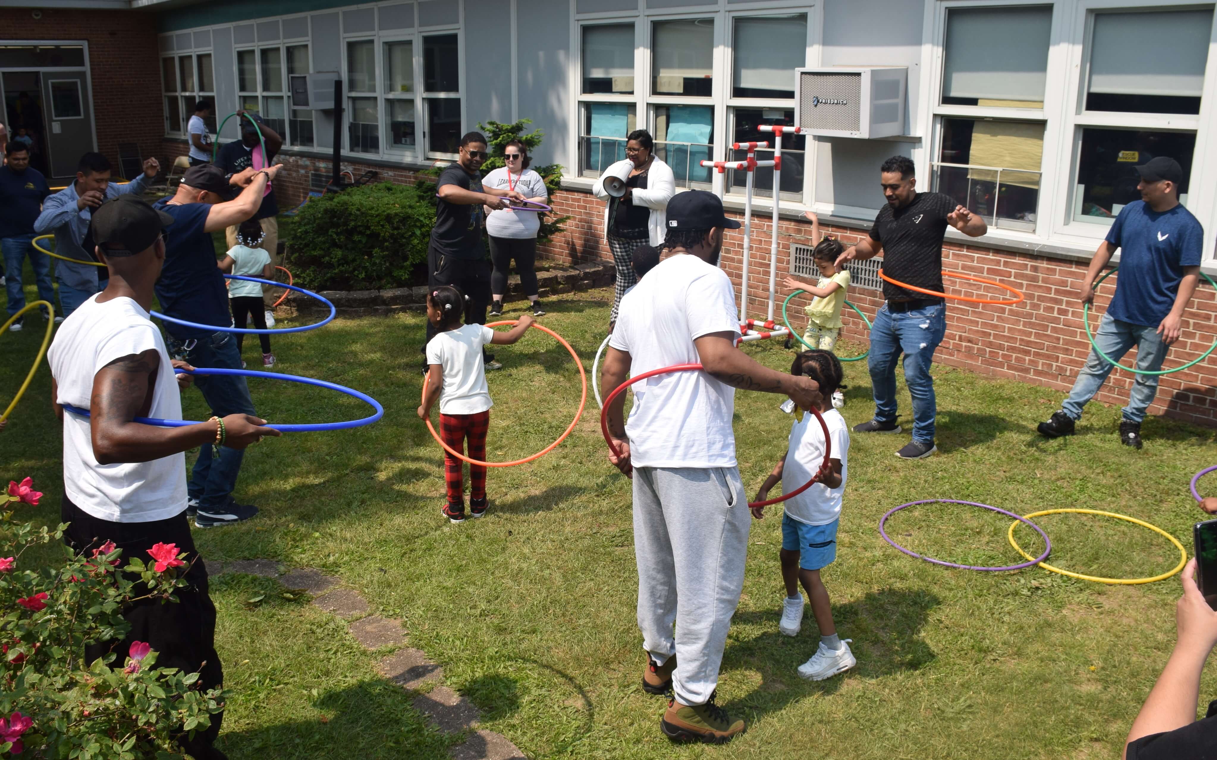 Estudiantes de Pre-K de Amityville celebran el Día del Padre