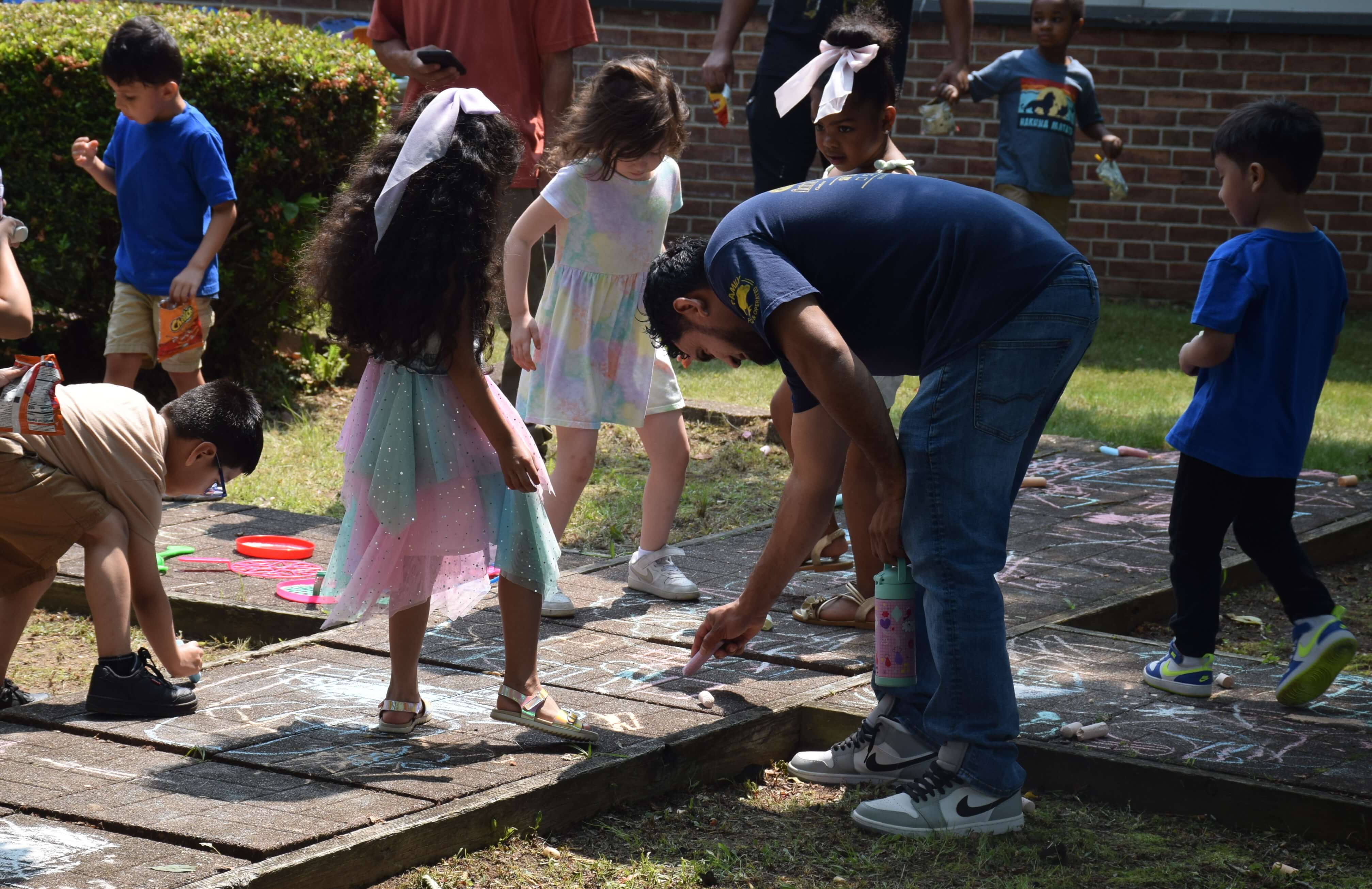 Estudiantes de Pre-K de Amityville celebran el Día del Padre