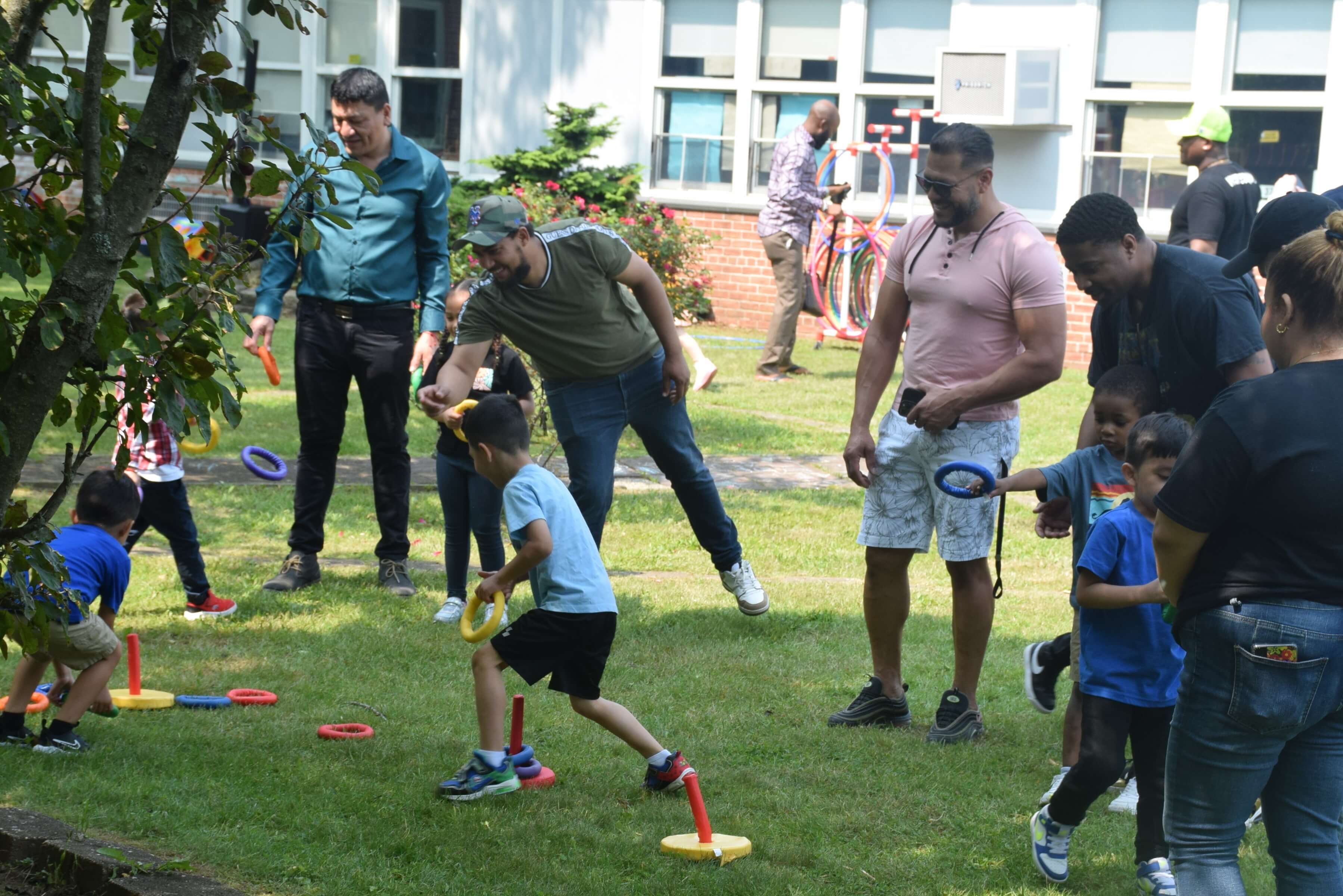 Estudiantes de Pre-K de Amityville celebran el Día del Padre