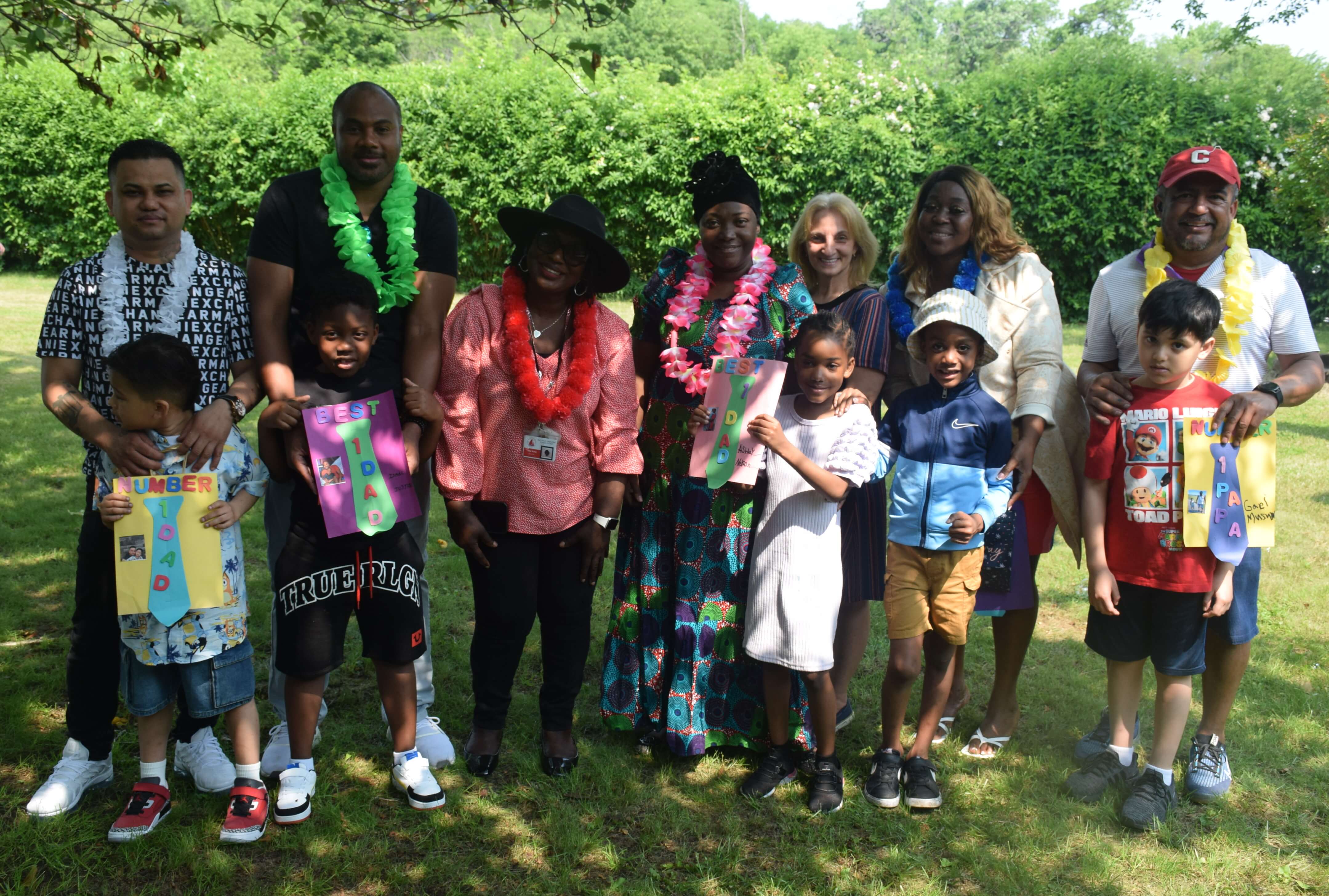 Estudiantes de Pre-K de Amityville celebran el Día del Padre