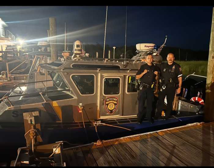 Dos hispanos rescatados de las aguas de Long Island por la policía marina de Suffolk