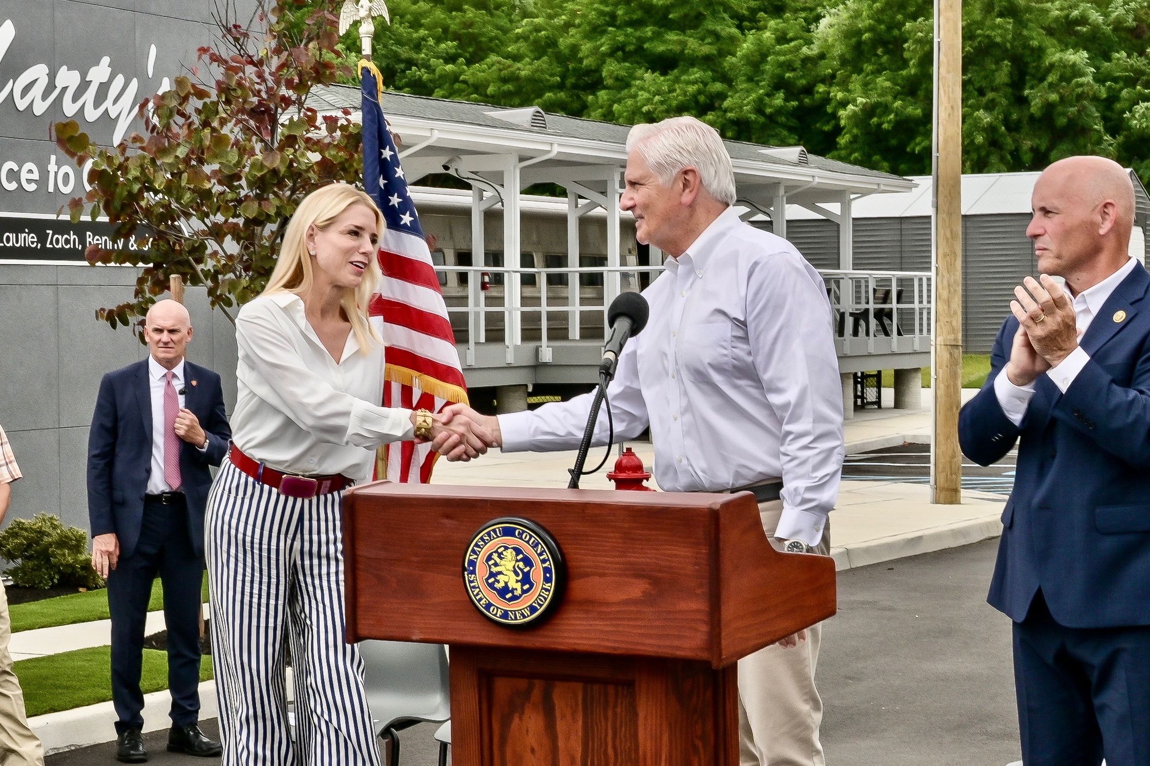 Fiscal general de EEUU, Pam Bondi, inaugura la nueva Villa de Entrenamiento Policial en Nassau