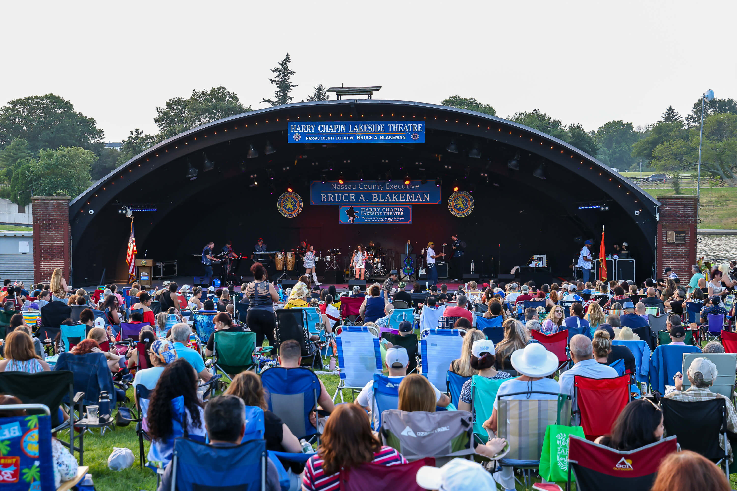 Blakeman da inicio al verano con espectacular concierto latino en Eisenhower Park