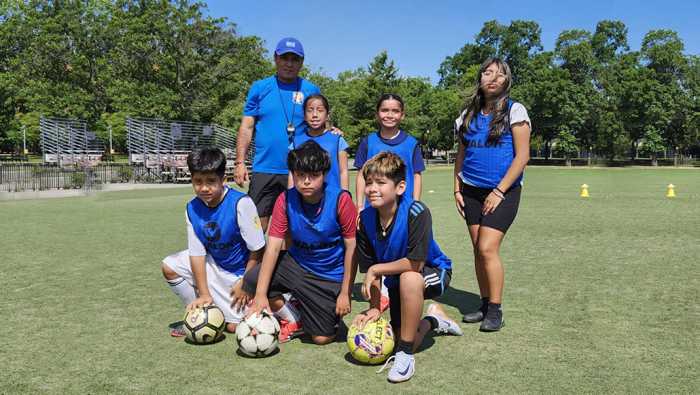 Ofrecen clases gratis de fútbol en Parque Flushing para niños de 6 a 13 años