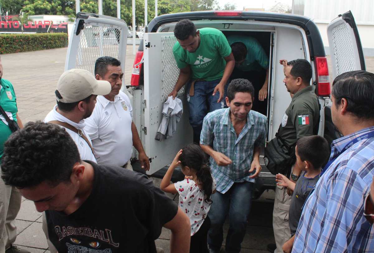 Detenciones de centroamericanos en EEUU y México caen más del 86 % en 2025