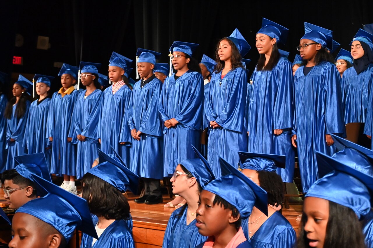 Graduados de 6to Grado de Valley Stream promovidos a la Secundaria