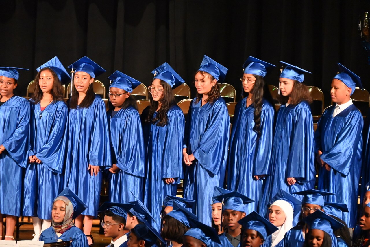 Graduados de 6to Grado de Valley Stream promovidos a la Secundaria