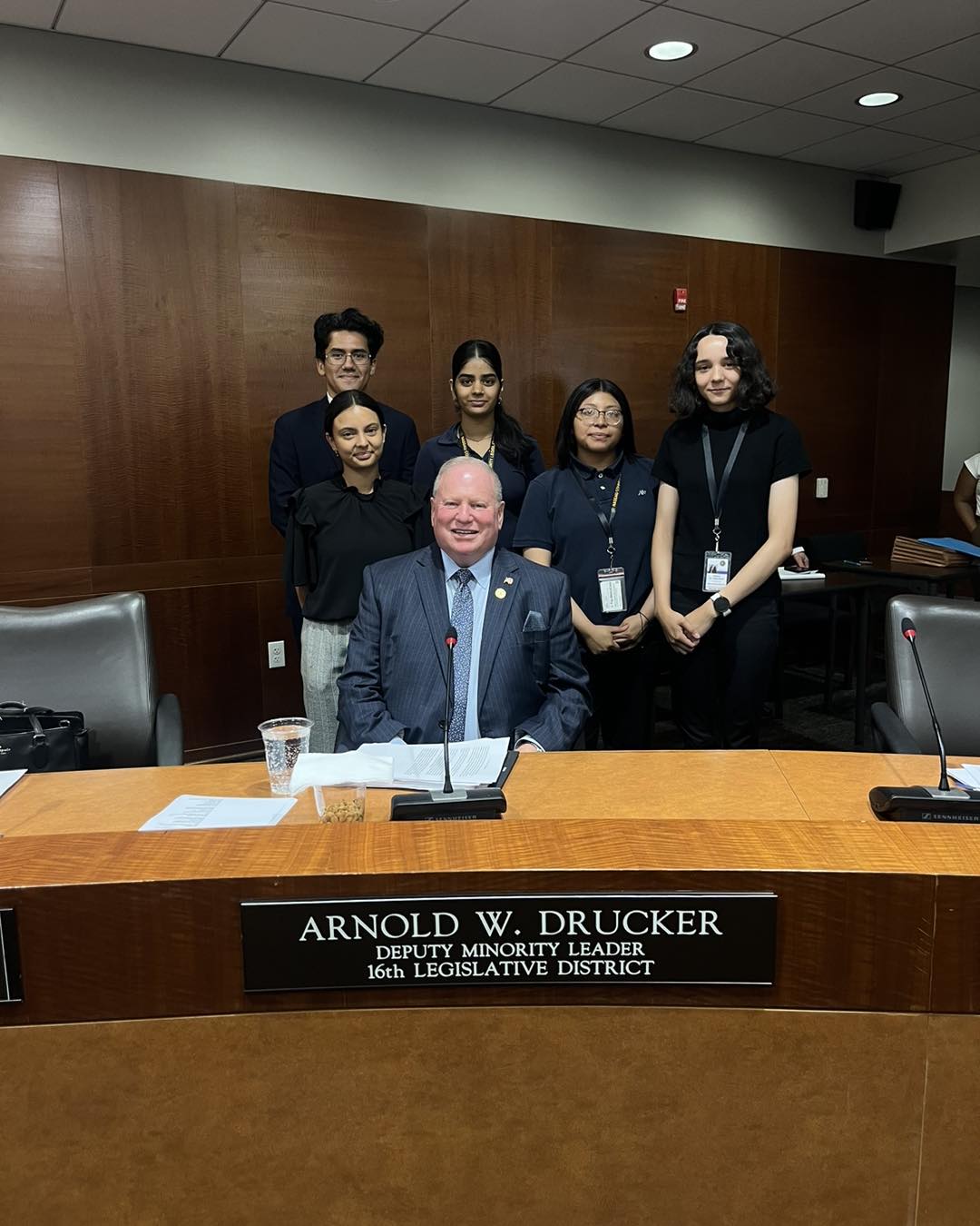 Agradecen a los pasantes de verano del Distrito Legislativo 16 en Nassau