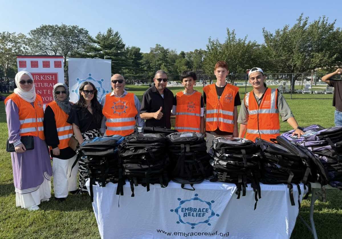 Vicepresidente Ramos regaló mochilas escolares y organizó concierto comunitario en Parque Roberto Clemente