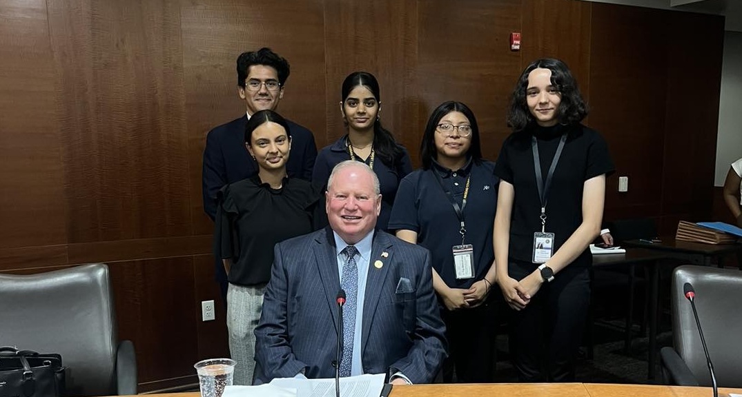 Agradecen a los pasantes de verano del Distrito Legislativo 16 en Nassau