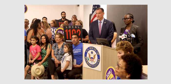 ¡Defiende el TPS de hondureños! Congresista Suozzi insta a Trump a revertir la cancelación del programa migratorio