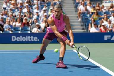 US Open 2025: Alcaraz pasa a octavos por la vía rápida
