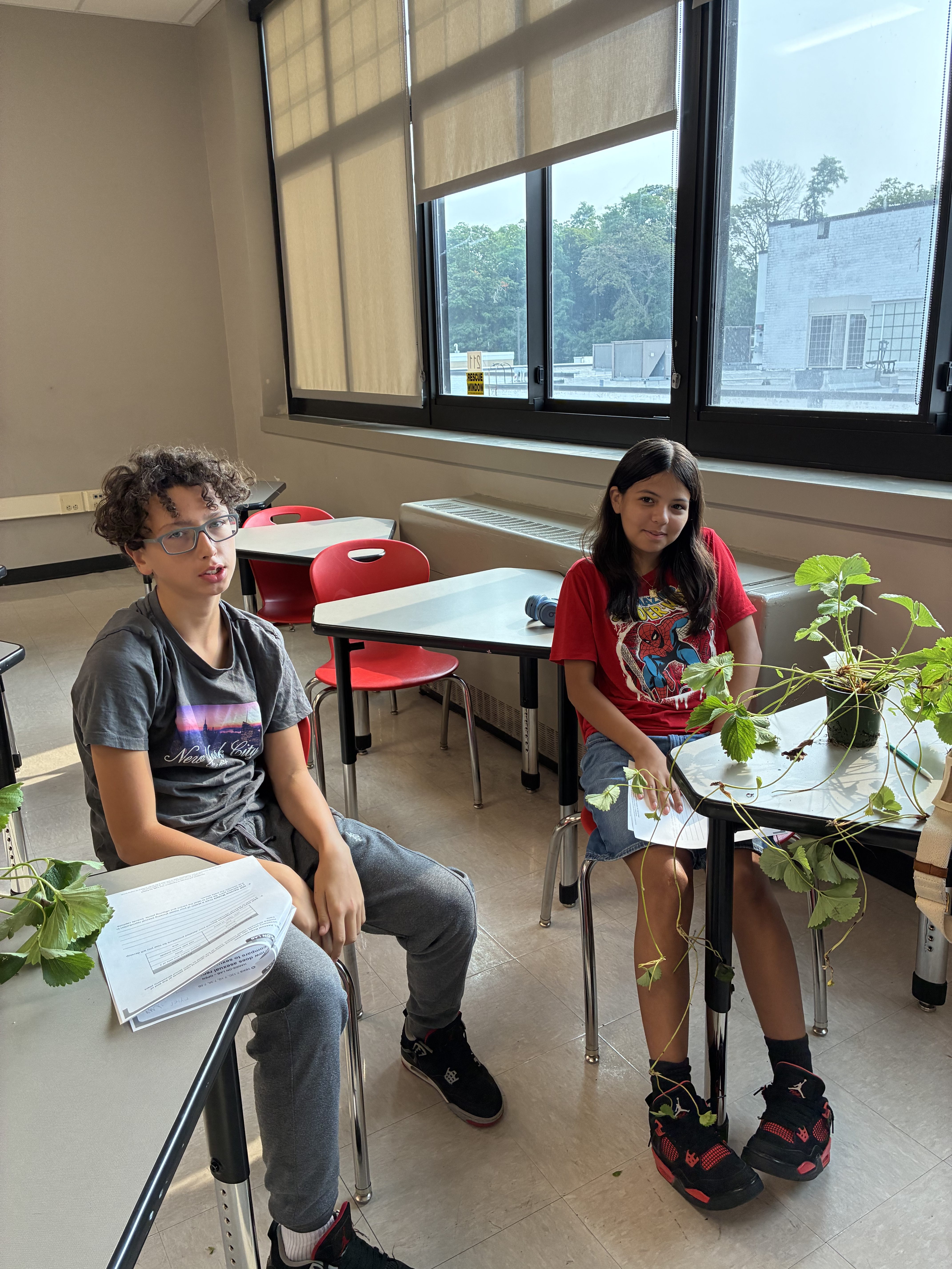 Estudiantes adolescentes completan Programa de Enriquecimiento de Verano en Amityville