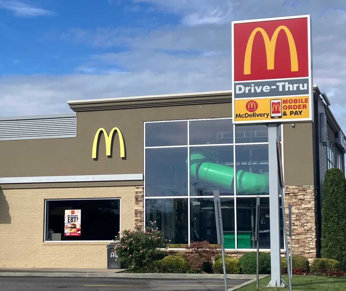ICE arresta a venezolano, gerente de McDonald's, tras presentarse a un control de inmigración en Bethpage