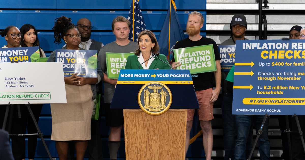 Envían cheques de reembolso por inflación de hasta $400 a más de 8 millones de neoyorquinos