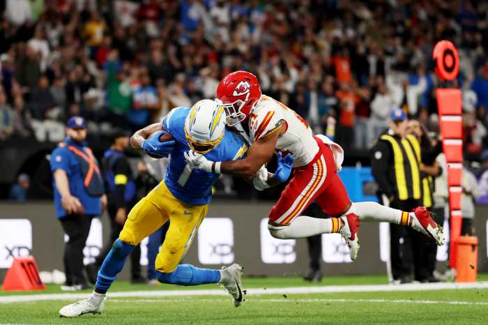 Más de 40 jugadores latinos activan la temporada 2025 de la NFL
