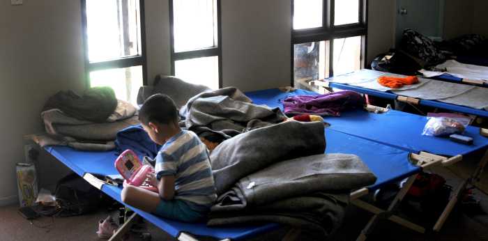 Juez suspende política de Trump que ponía fin a beneficios destinados a niños inmigrantes