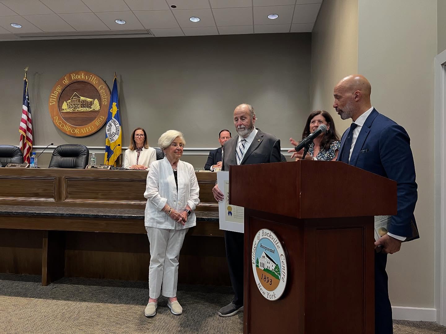 Legislador Davis y la Junta Municipal rinden homenaje a Margarita Grasing