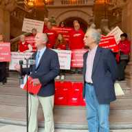 AARP NY y activistas instan a la gobernadora a firmar el proyecto de ley para un defensor independiente de servicios públicos