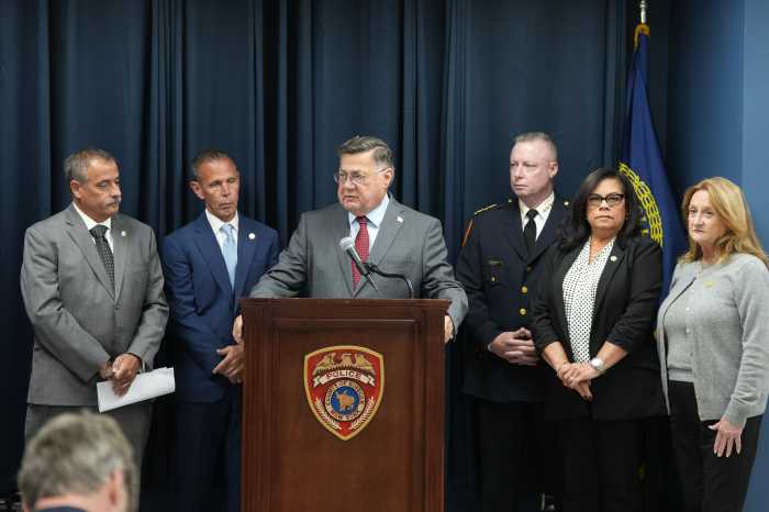 Ejecutivo Romaine y el SCPD anuncian nuevas iniciativas antiterroristas en el condado de Suffolk
