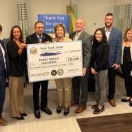 Delegación de Long Island entrega $381,000 para apoyar al Equipo Móvil de Respuesta a Crisis que salva vidas