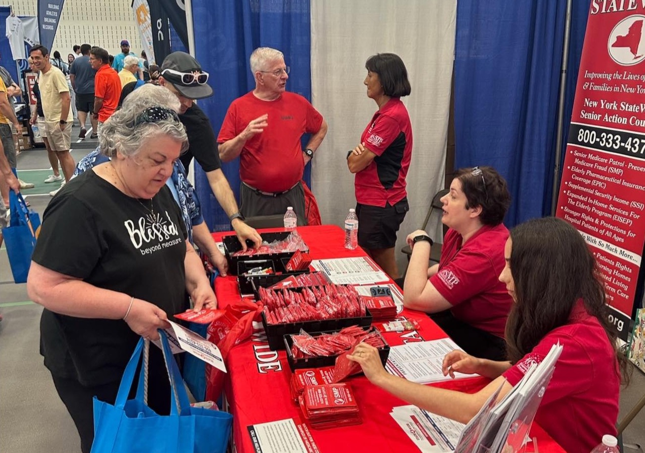 Adultos mayores deben estar atentos para evitar estafas de Medicare durante el período de inscripción abierta