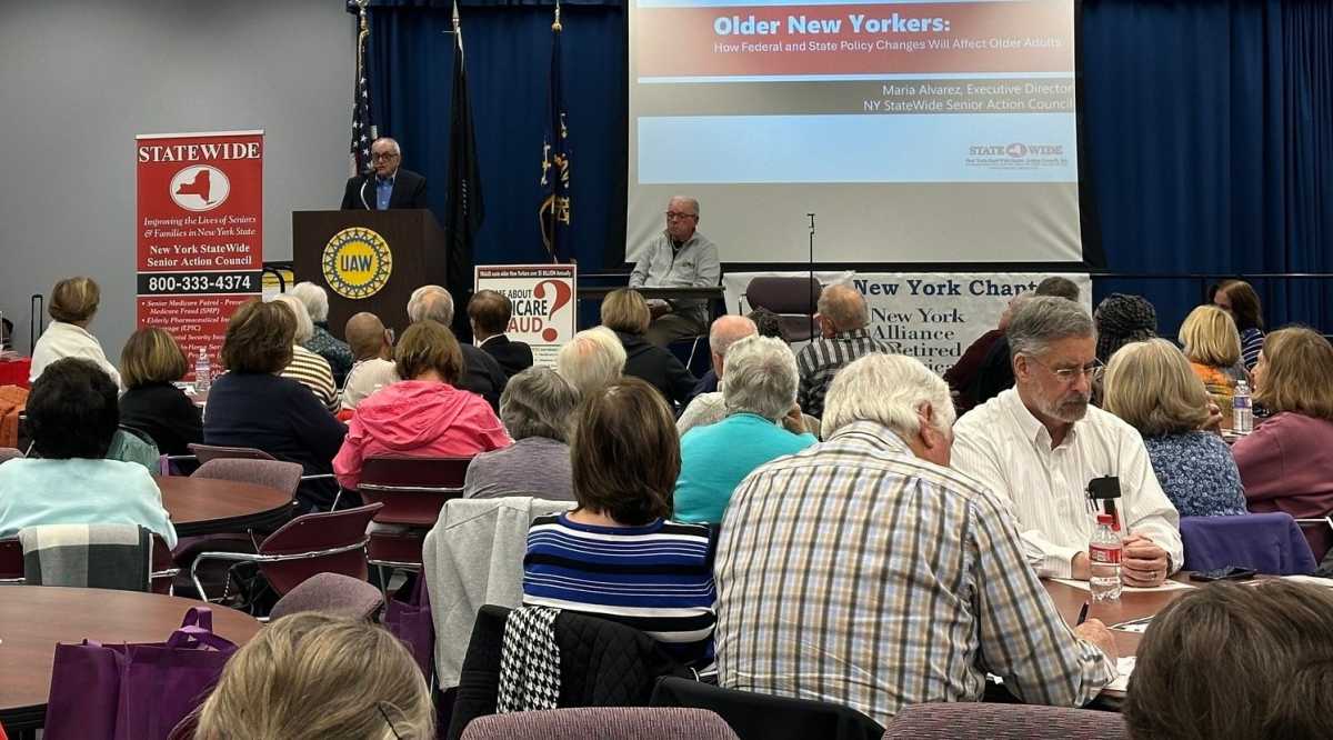 Adultos mayores deben estar atentos para evitar estafas de Medicare durante el período de inscripción abierta