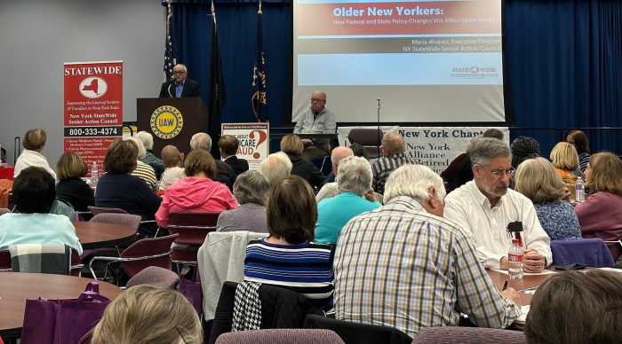 Adultos mayores deben estar atentos para evitar estafas de Medicare durante el período de inscripción abierta