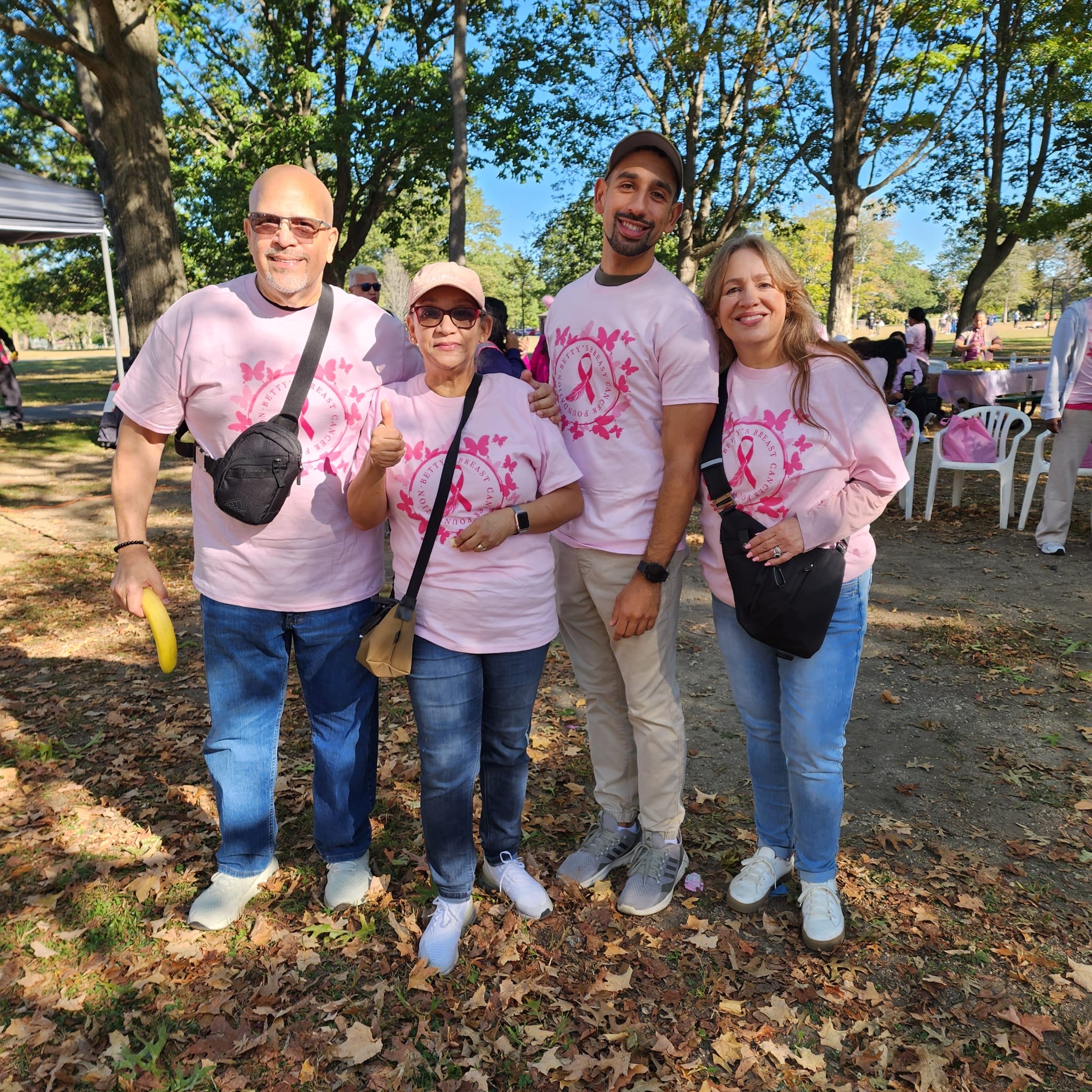 Caminata de Betty’s Breast Cancer Foundation irradia energía positiva, amor y esperanza