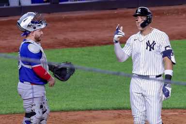 Aaron Judge pega jonrón de 3 carreras y mantiene con vida a los Yankees