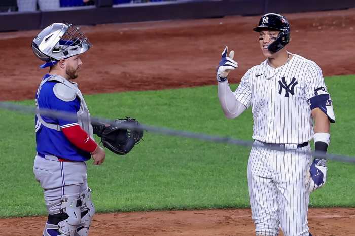 Aaron Judge pega jonrón de 3 carreras y mantiene con vida a los Yankees