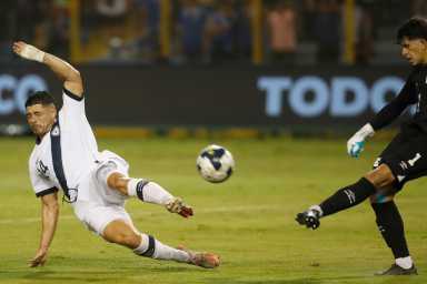 Eliminatorias: Guatemala hunde a El Salvador y recupera la esperanza