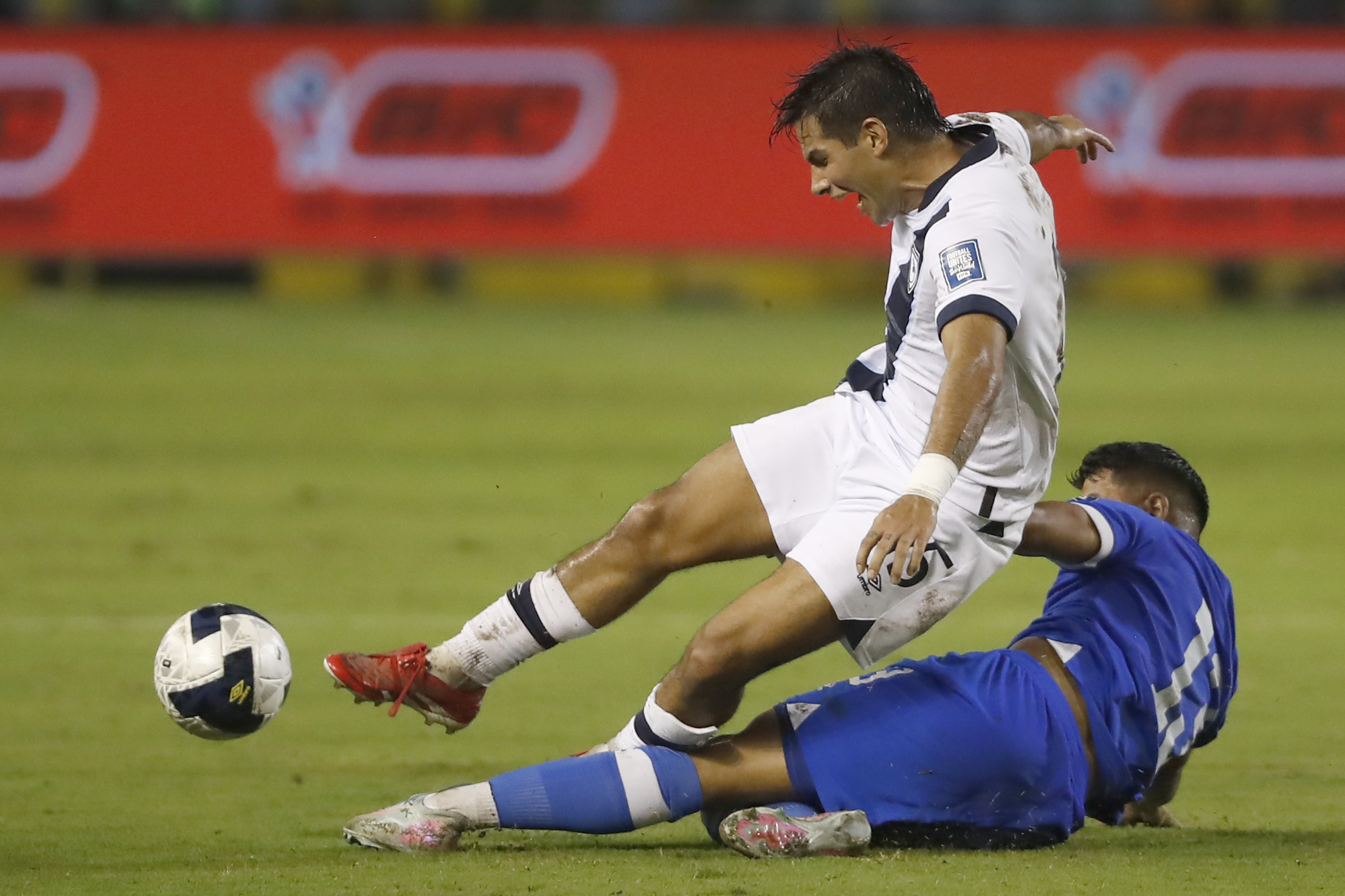 Eliminatorias: Guatemala hunde a El Salvador y recupera la esperanza